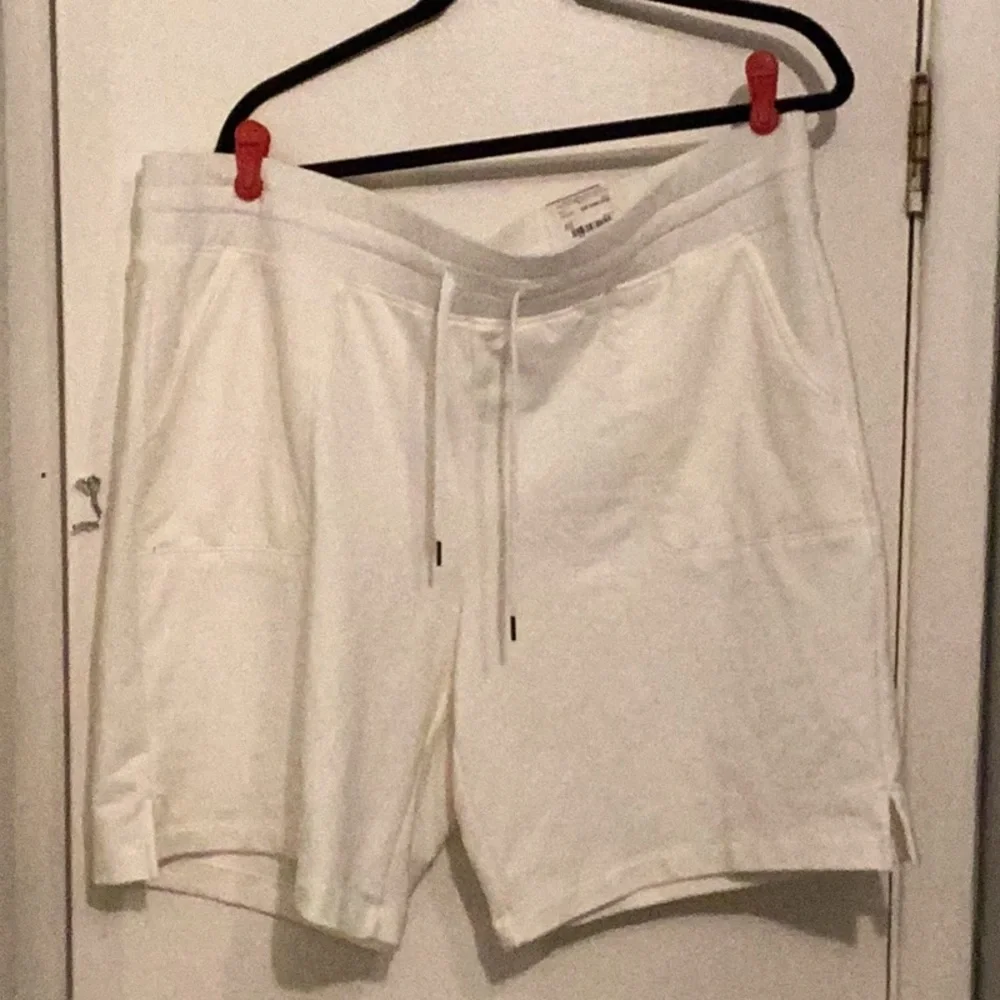St. John's Bay White Bermuda Shorts Elastic Waist - Picture 3 of 13